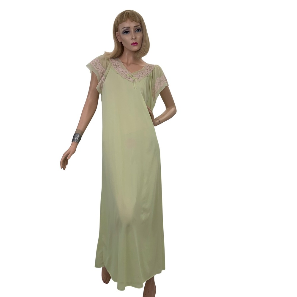 Vintage Pastel Green Nightgown‎  Lace Trim Sleepwear 1960s Fairycore Goblincore